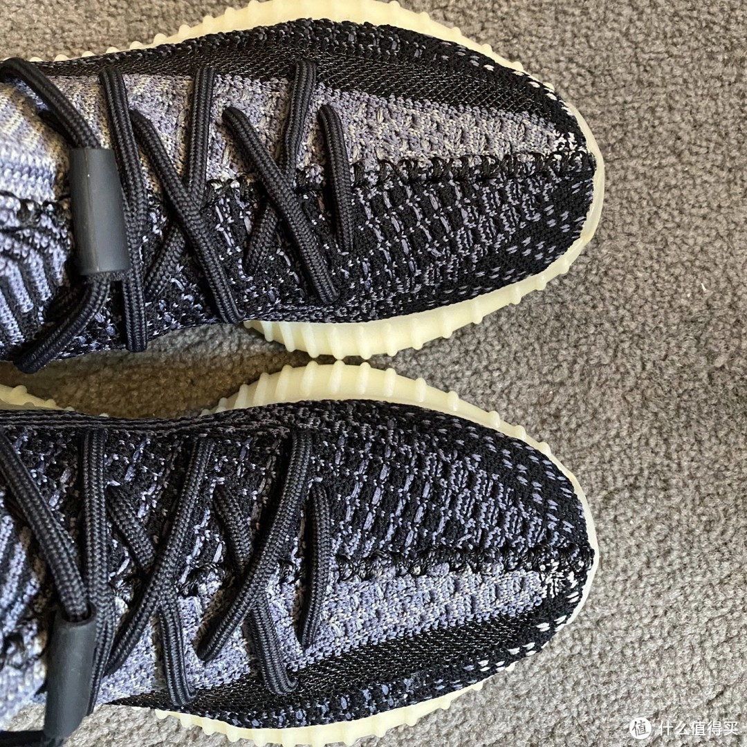 新鞋开箱——Adidas yeezy boost 350 V2 ‘carbon’黑芝麻