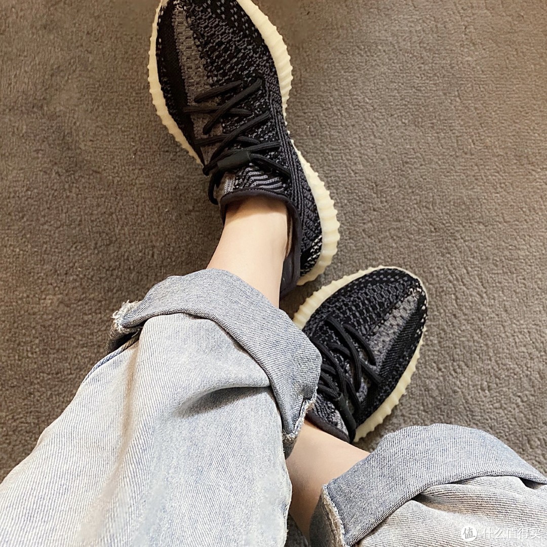 新鞋开箱——Adidas yeezy boost 350 V2 ‘carbon’黑芝麻