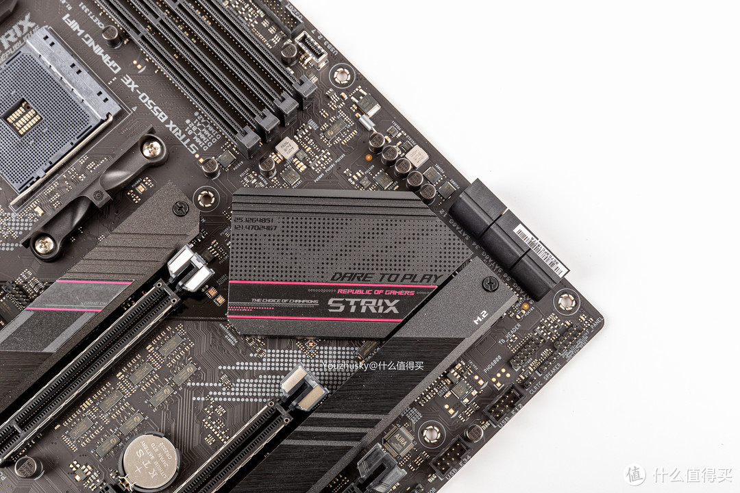 芯片组散热，STRIX带RGB效果