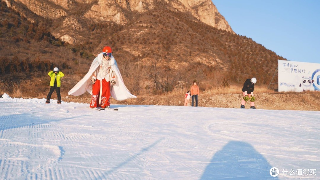 穿着汉服来滑雪：高铁直达，来京郊最方便的雪场滑个雪吧