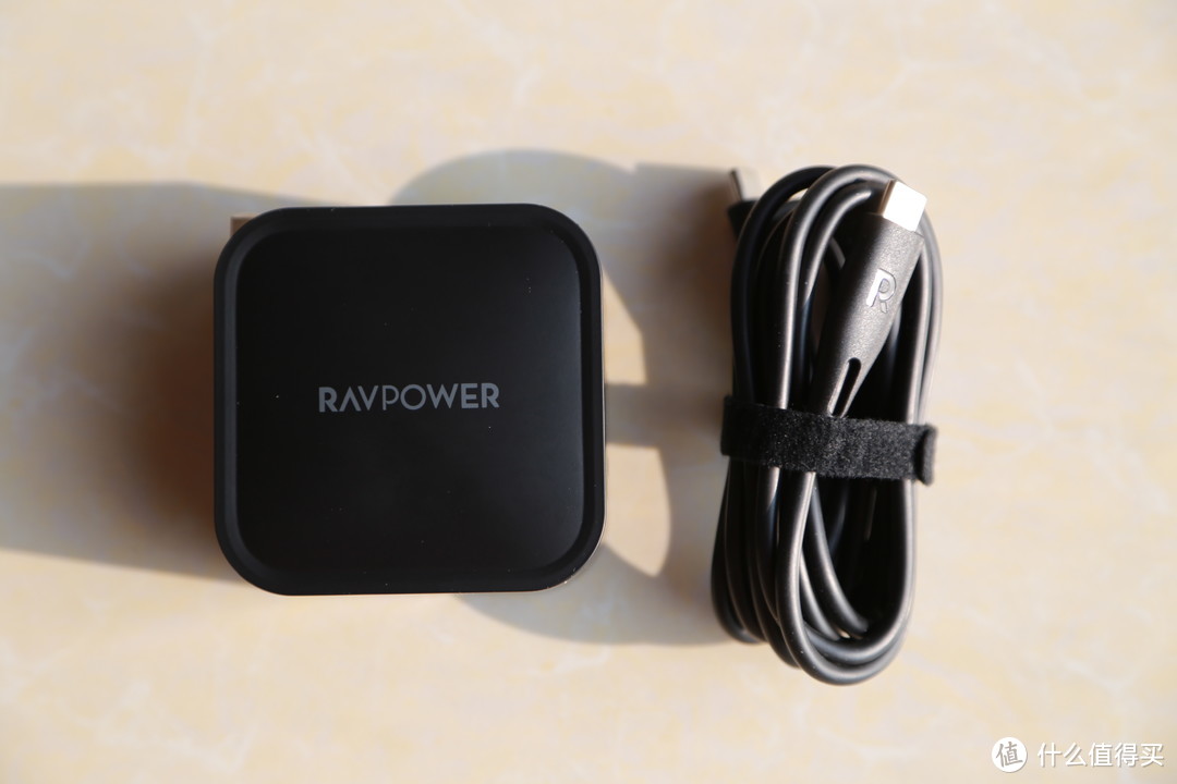 哒！终于泳有了双Type-C接口的RAVPower 90W充电器惹
