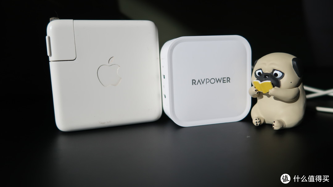 给iPhone 12 找到了一款优秀的充电器：RAVPower90W 双充快充器