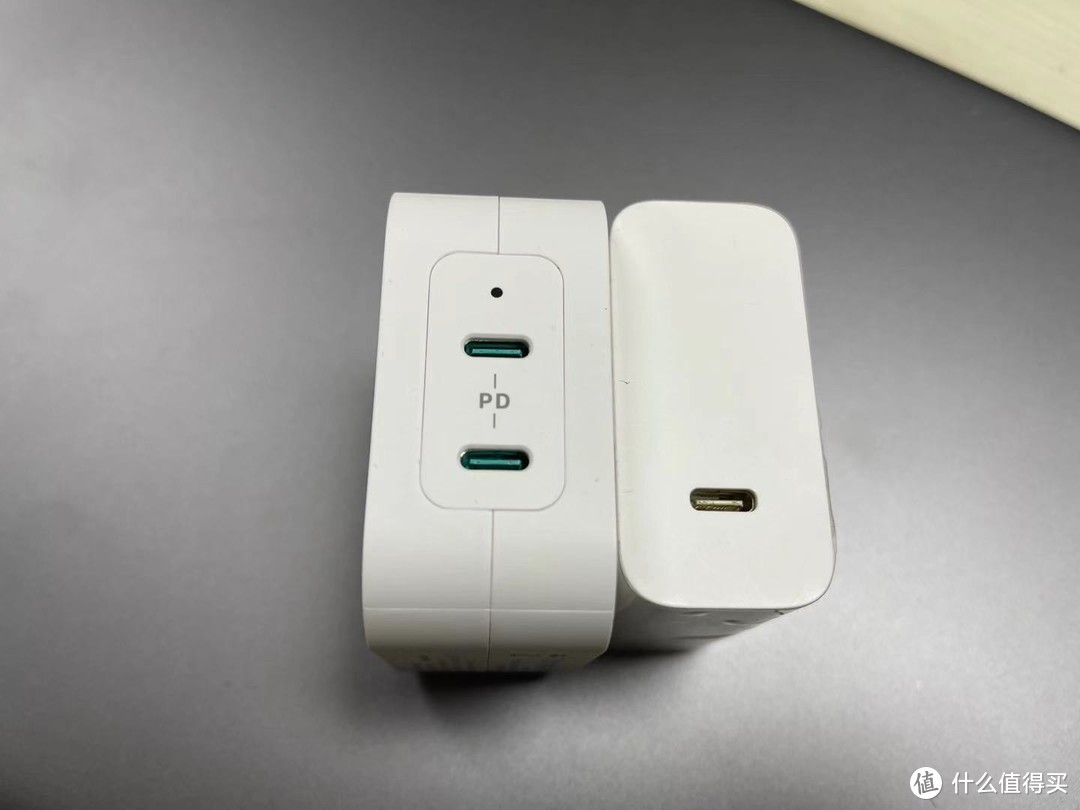 给iPhone 12 找到了一款优秀的充电器：RAVPower90W 双充快充器