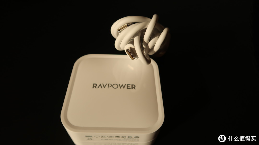 给iPhone 12 找到了一款优秀的充电器：RAVPower90W 双充快充器