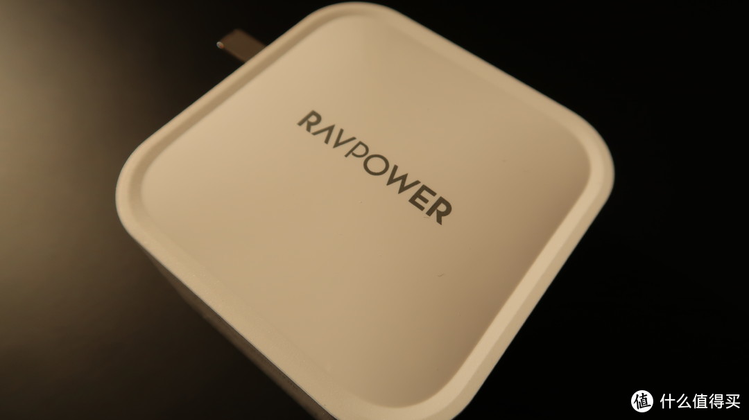 给iPhone 12 找到了一款优秀的充电器：RAVPower90W 双充快充器