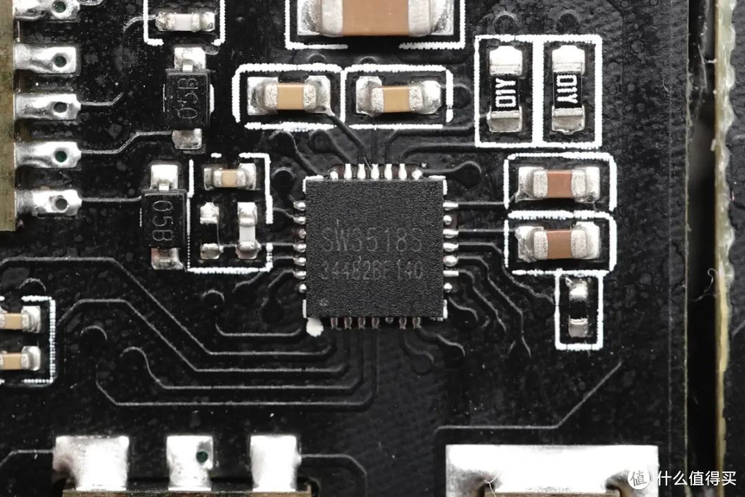 闪极100W 3C1A氮化镓快充充电器拆解，采用智融SW3516H和SW35降压协议IC