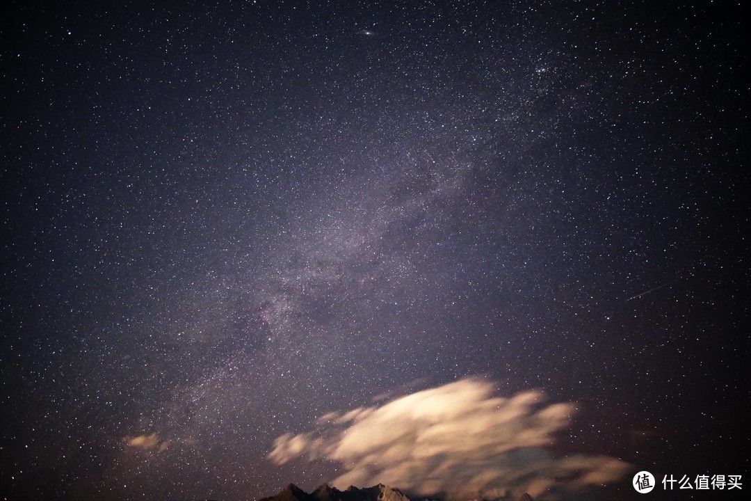 逃离城市的喧嚣，一起享受灿烂星空。附轻度户外露营产品推荐