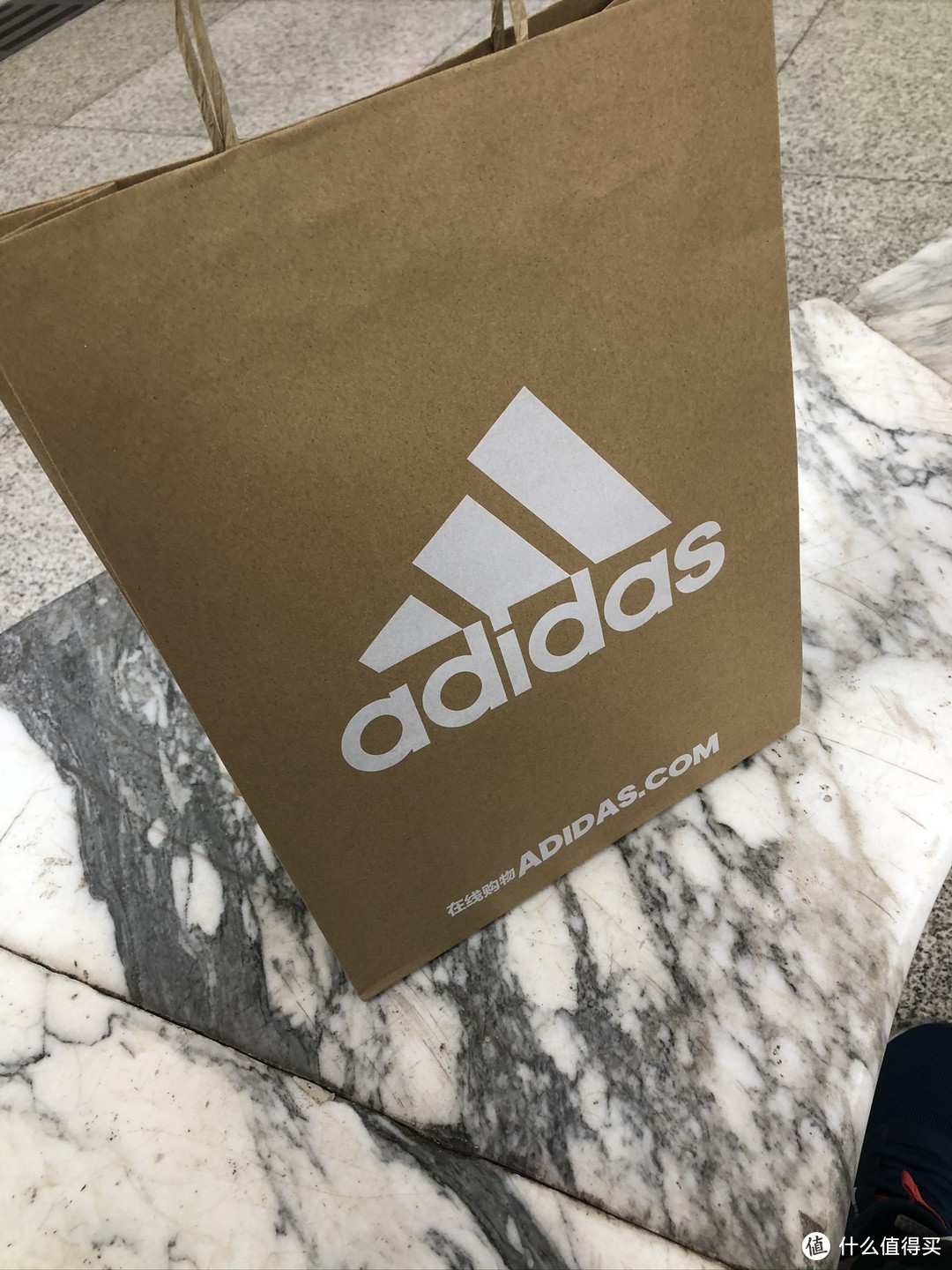 探店Nike&Adidas奥特莱斯Outlet店，啥都值得买？