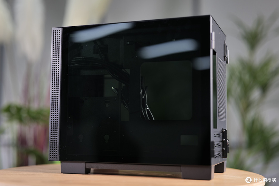 比渲染图更惊艳的机箱雷蛇战斧miniitx机箱体验
