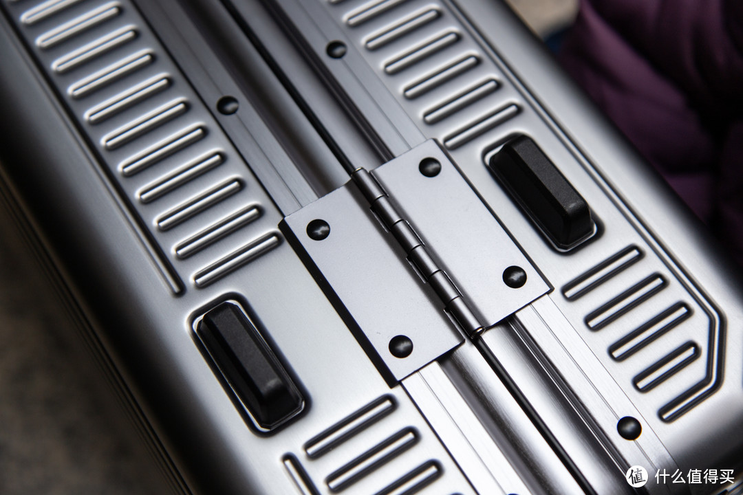铝合金/铝框/PC，哪种行李箱是你的心头好？爱可乐SHOGUN+铝镁合金拉杆箱评测