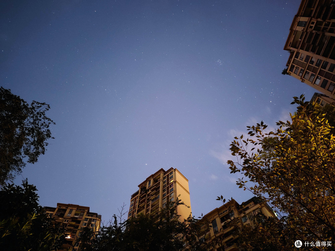 手机拍摄的小区星空,昴星团清晰可见.iqoo pro 5g