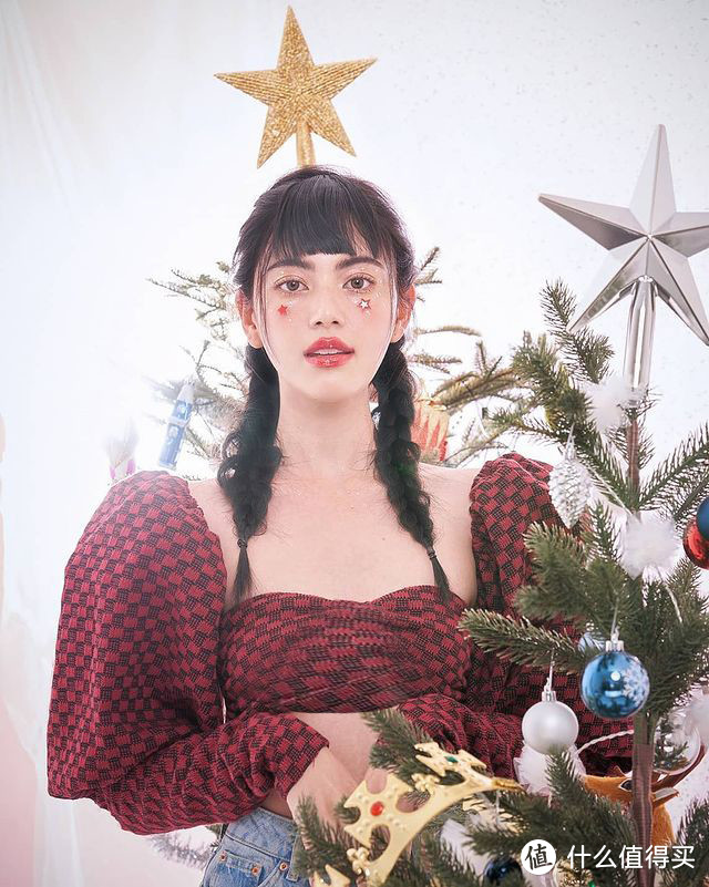 圣诞穿搭大赏，新垣结衣最朴素、IU最有仪式感，最搞怪的是Jennie