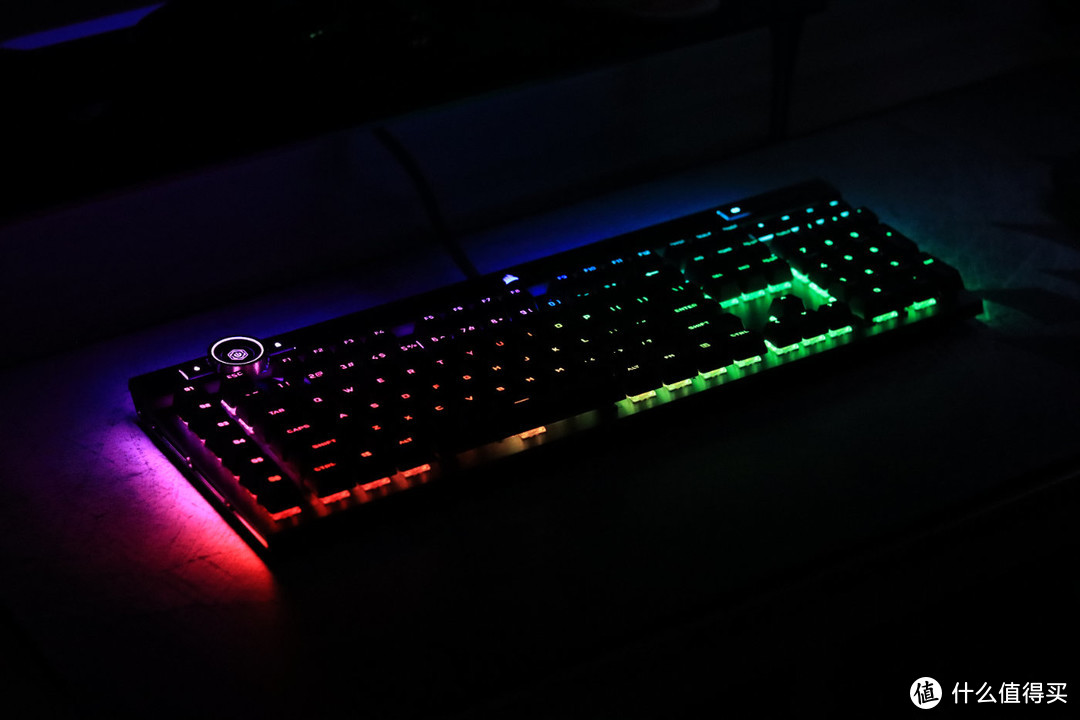 极速响应 环绕绚丽 - 海盗船K100RGB OPX光轴机械键盘 开箱评测