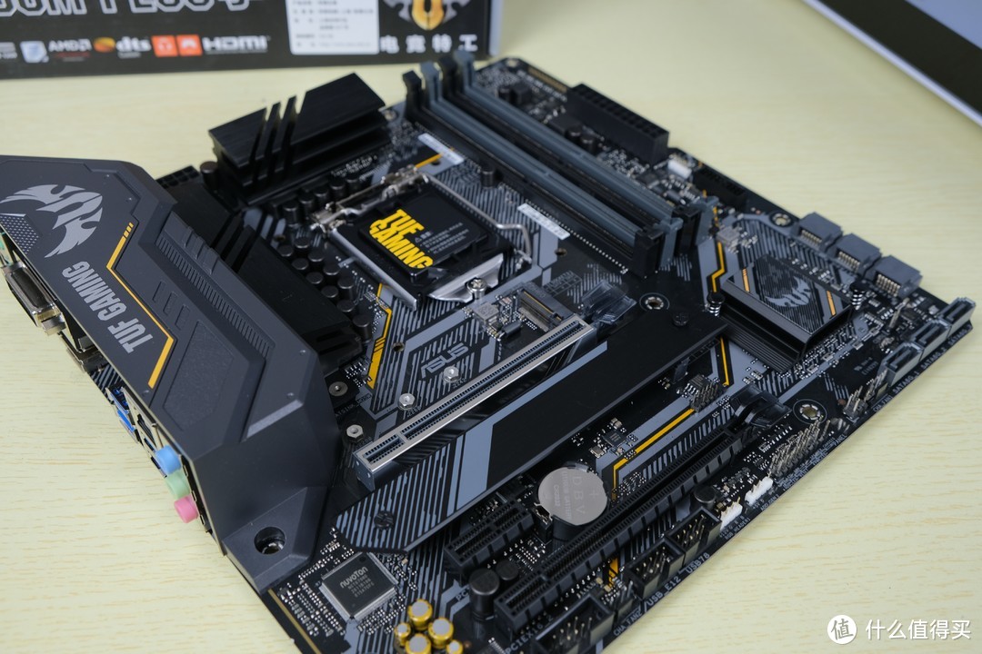 年末“非性价比”装机，i5-10400F+RTX2060+XPG 皓月版上机