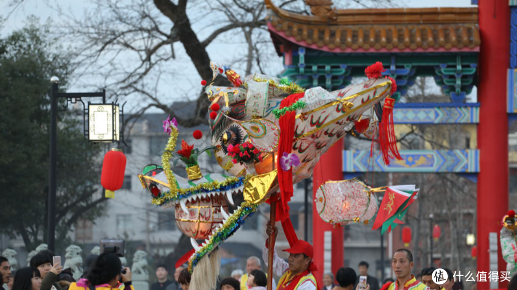 小编老家村里每年过年都会举行的舞板龙，也是浙江非物质文化遗产