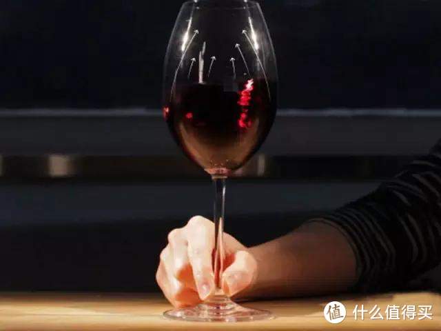 桑盈桑葚红酒告诉你：为什么喝红酒要摇杯？