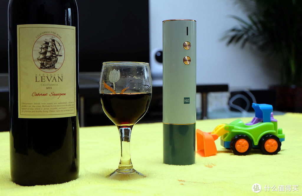 火候小秘红酒电动开瓶器，不止是开瓶器，也是一件有格调的艺术品