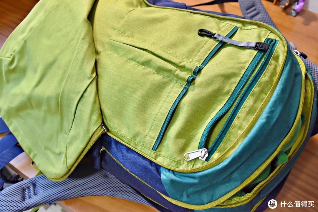 时尚且实用的大容量背包，多特户外电脑双肩包
