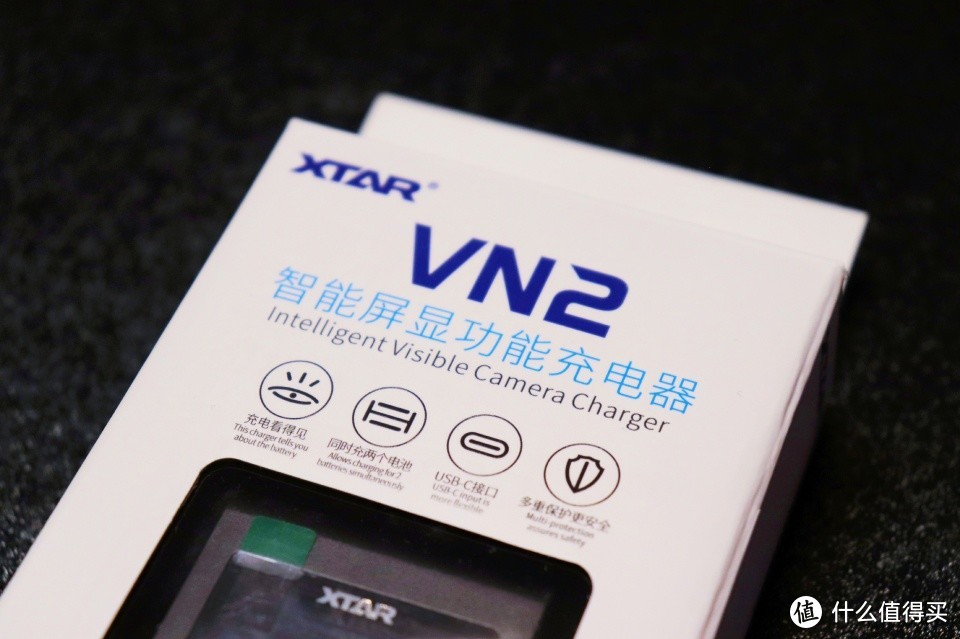 XTAR VN2相机充电器：自带屏幕，小巧便捷
