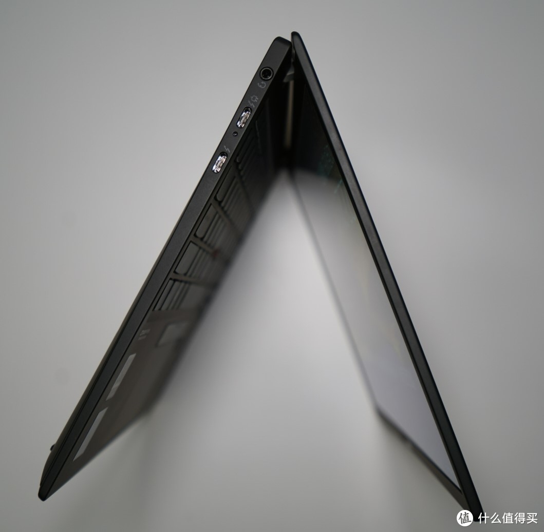 新鲜热辣的ThinkPad x1 nano开箱，对比M1 MacBook Pro使用感受