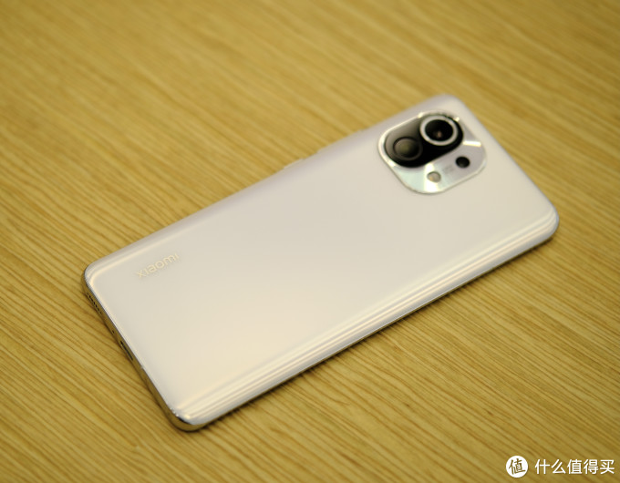 反正小米出旗舰我都是会买的,小米11简单开箱(烟紫素皮&白)