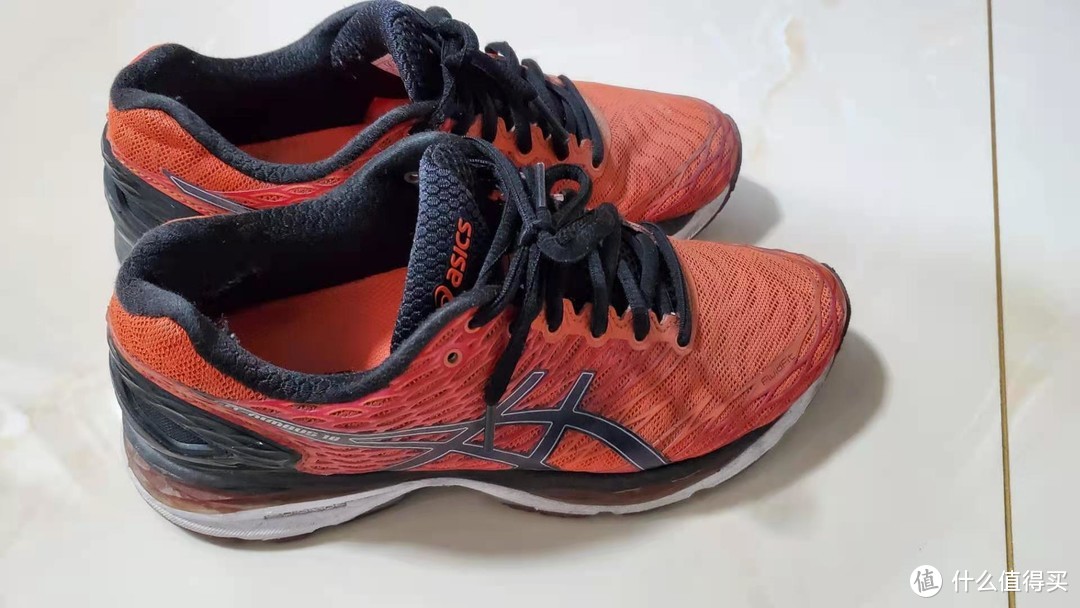 即将退役的asics nimbus 18缓震跑鞋