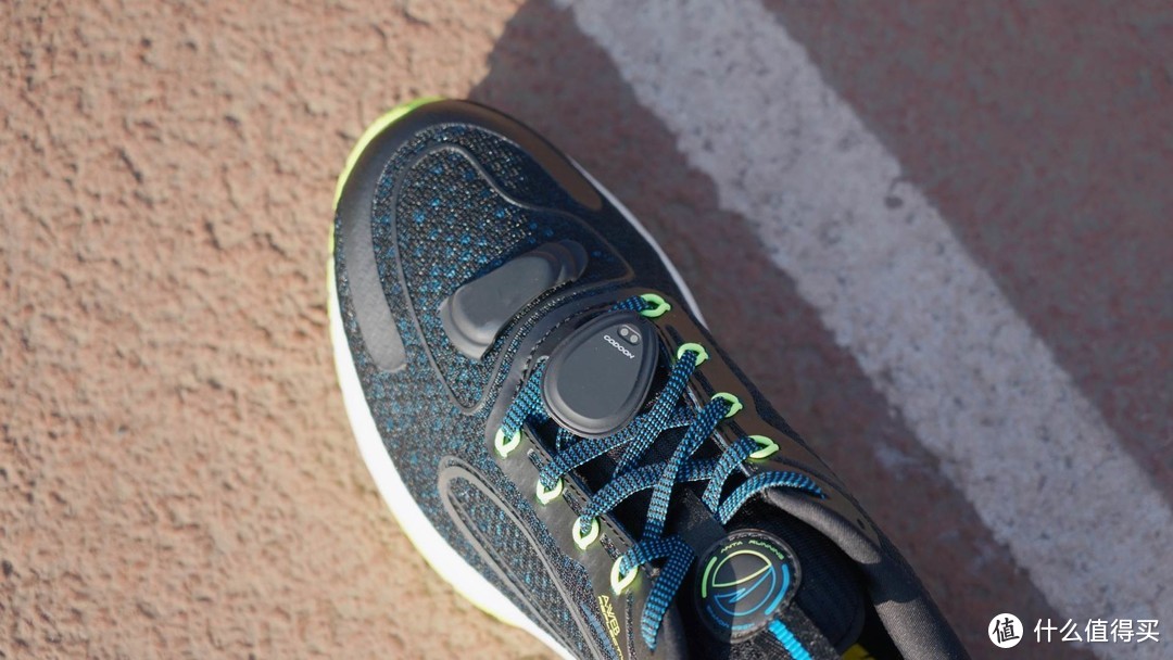智能分子吸震材料加持：安踏X咕咚联名创1.0跑鞋评测
