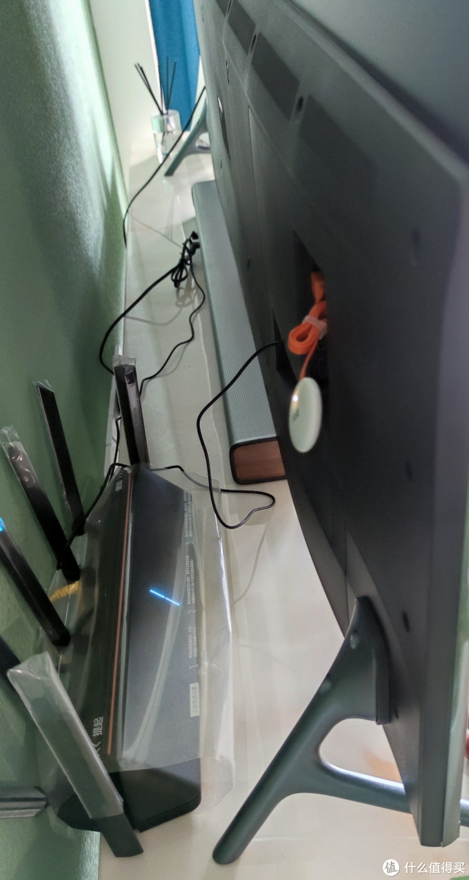 接收器插入电视后面的usb