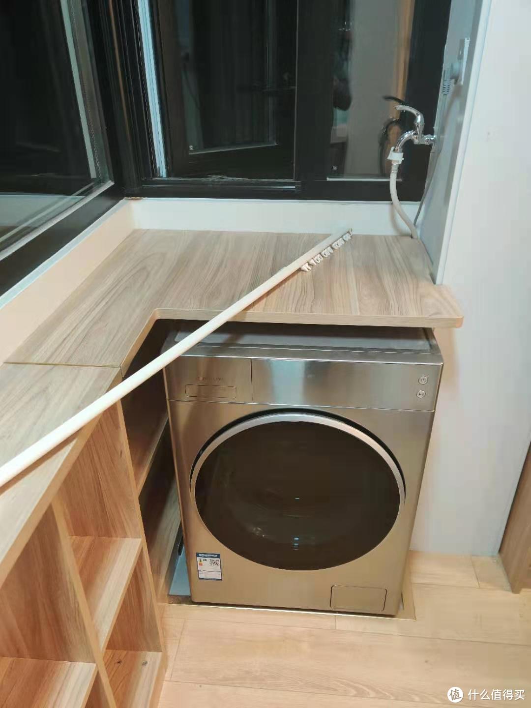 架子洗衣机一侧现场切割洗衣机进水管孔