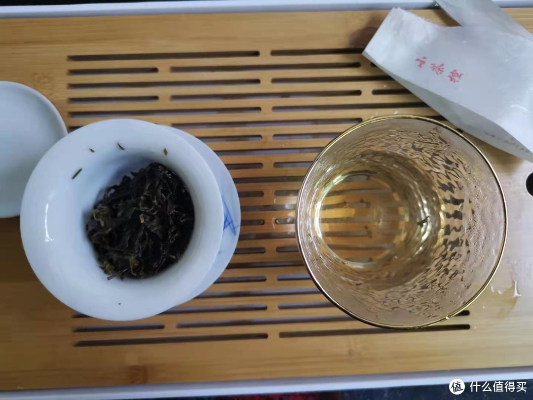 洗茶（温润泡），100度沸水10秒内出汤，汤底有杂质，大概是干茶细碎的缘故