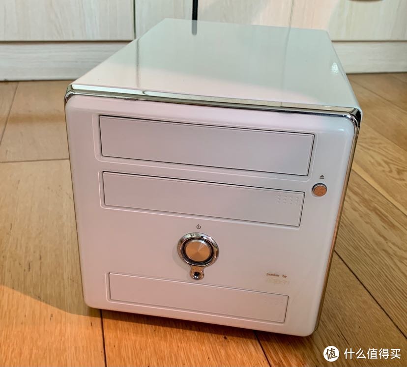 这是淘汰的旧HTPC，来自建基准系统，E5200+4G+GTX730，颜值爆表但是并没有什么卵用