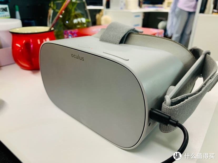 OCULUS GO，小米VR一体机的海外版。因为是淘汰产品，所以体验很一般。玩了几天原价出掉了，推荐指数 ★★☆☆☆