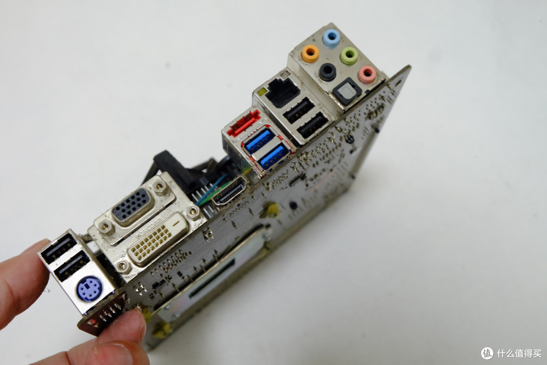 改造老电脑，让它成为一个8盘位的大容量下载存储器