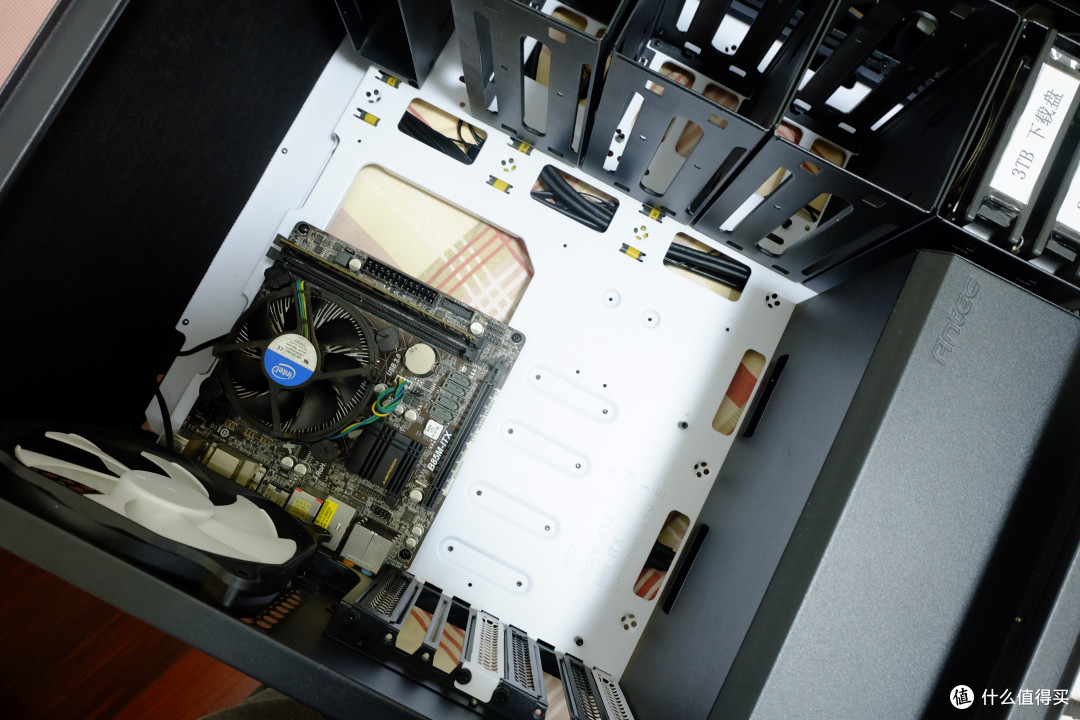 改造老电脑，让它成为一个8盘位的大容量下载存储器