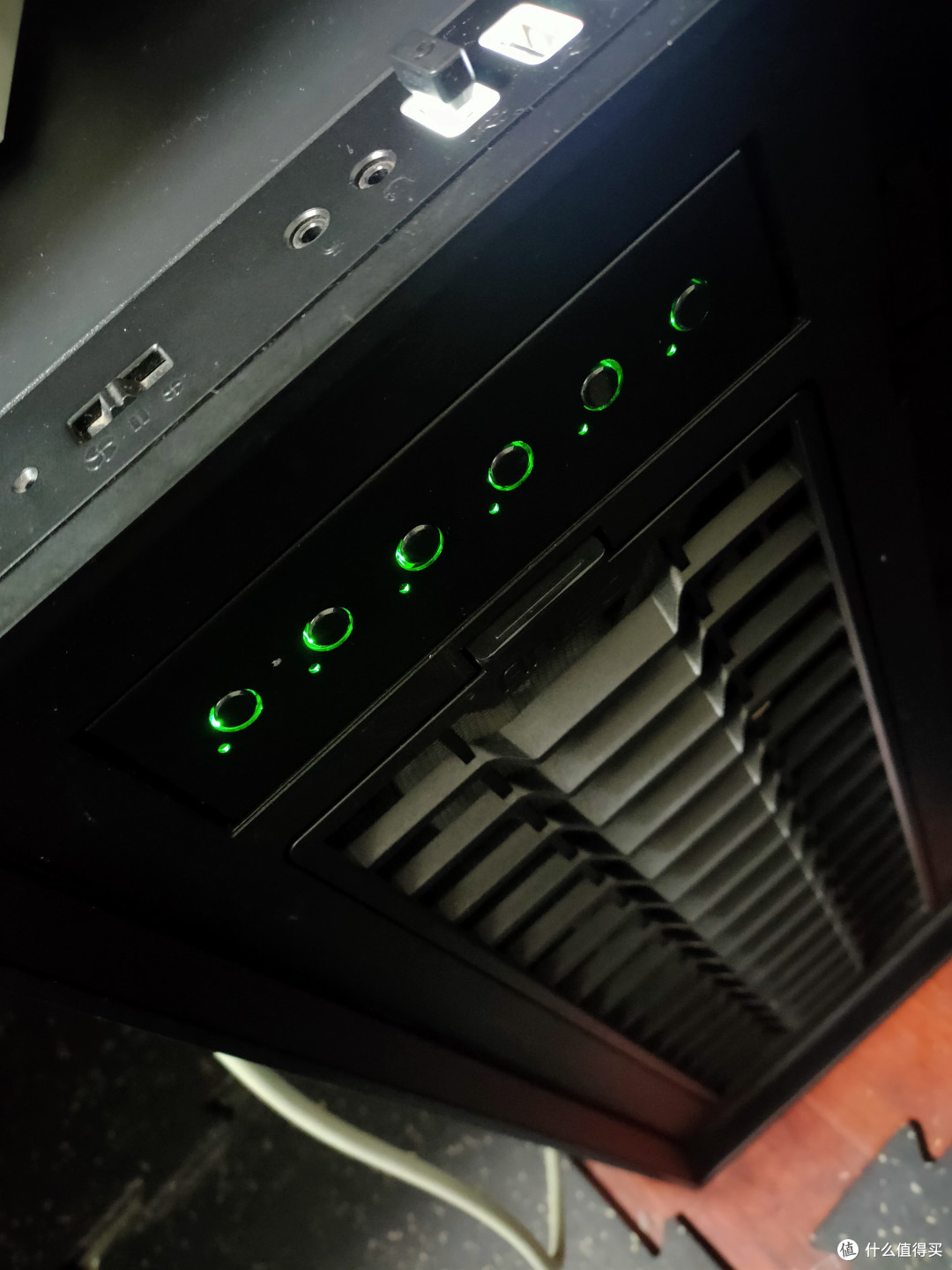 改造老电脑，让它成为一个8盘位的大容量下载存储器