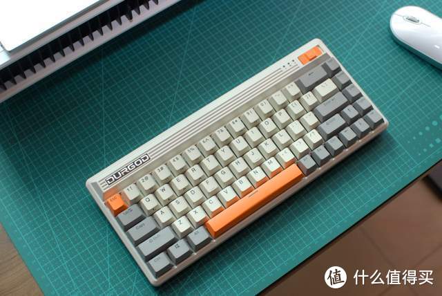 复古色彩搭配，致敬80年代电玩风：杜伽FUSION机械键盘
