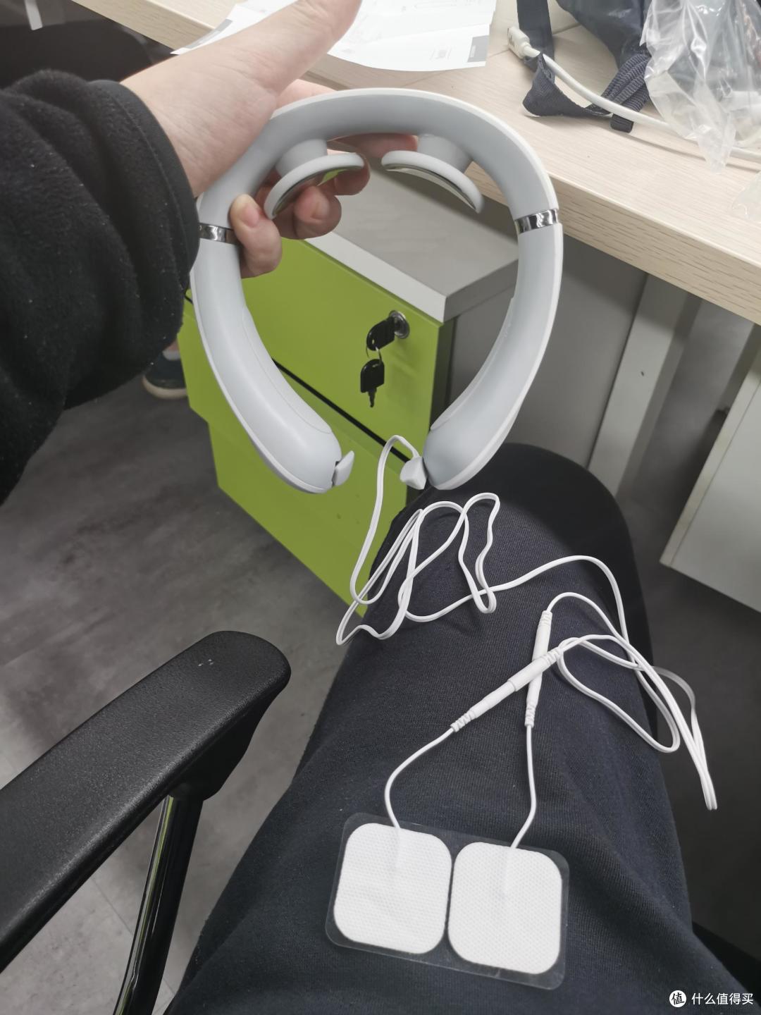 新买的按摩仪带一个这种中频按摩贴片,可以贴在肩部和背部进行按摩