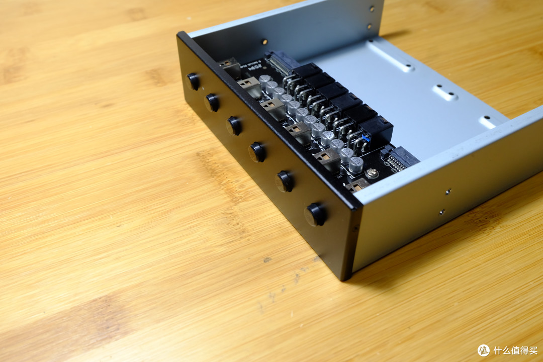 改造老电脑，让它成为一个8盘位的大容量下载存储器