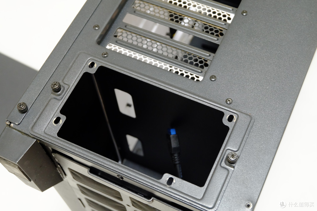 改造老电脑，让它成为一个8盘位的大容量下载存储器