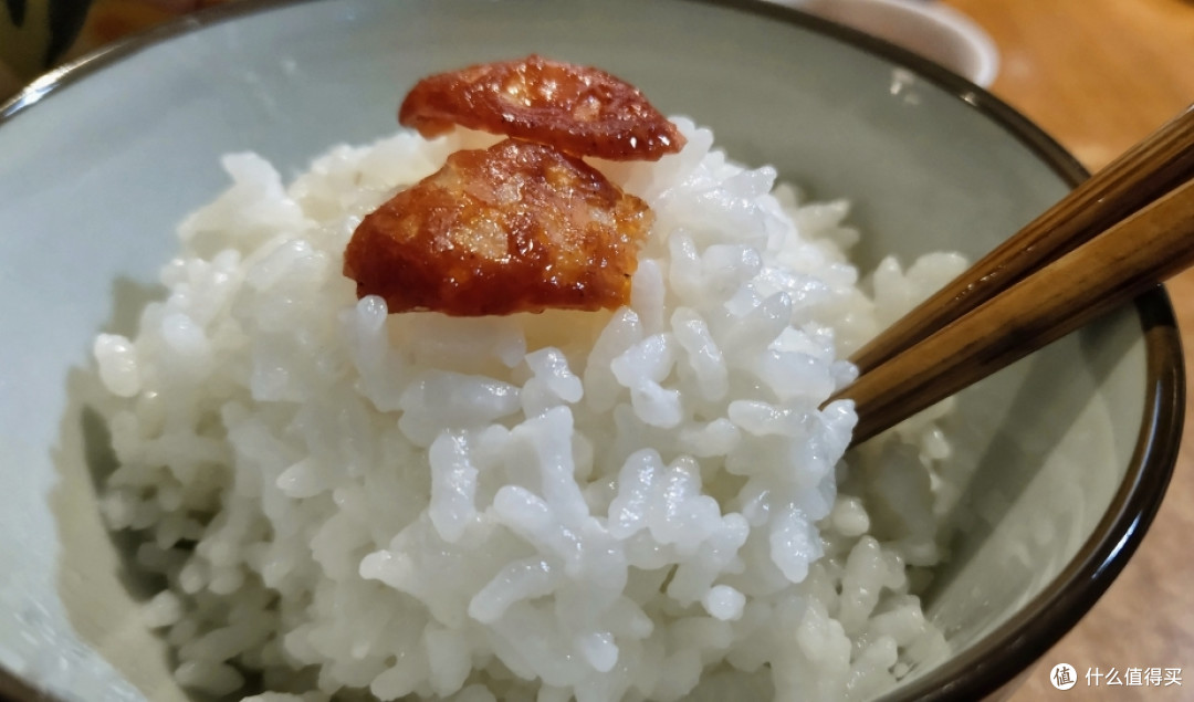 好吃的白米饭没有菜都能吃一碗(我自己也很惊讶),两片香肠只是点缀一