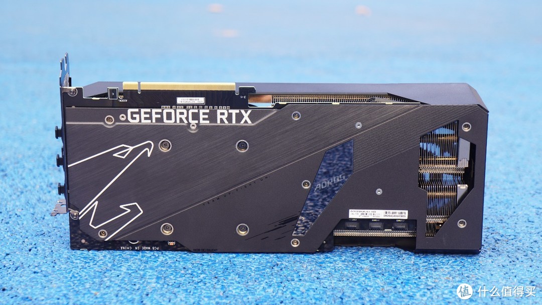 体积更大、性能与散热更强的技嘉RTX3080 XTREME大雕开箱