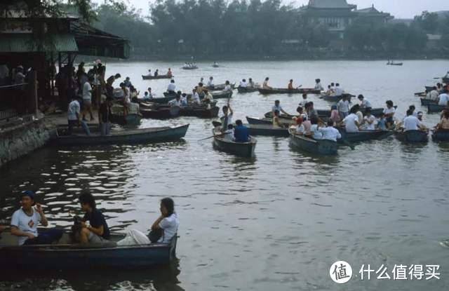 满满的回忆！摄影师镜头下35年前的北京，你还认识这些地方吗？