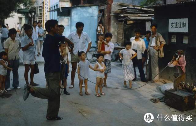 满满的回忆！摄影师镜头下35年前的北京，你还认识这些地方吗？