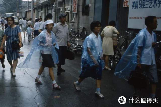 满满的回忆！摄影师镜头下35年前的北京，你还认识这些地方吗？