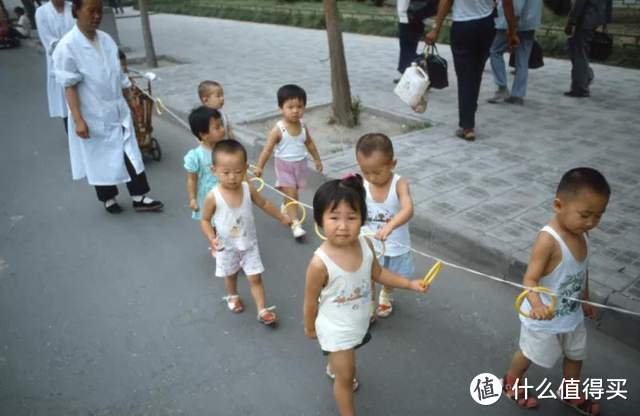 满满的回忆！摄影师镜头下35年前的北京，你还认识这些地方吗？