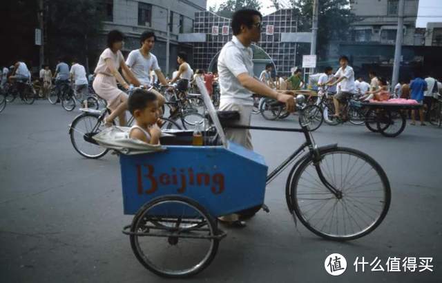 满满的回忆！摄影师镜头下35年前的北京，你还认识这些地方吗？