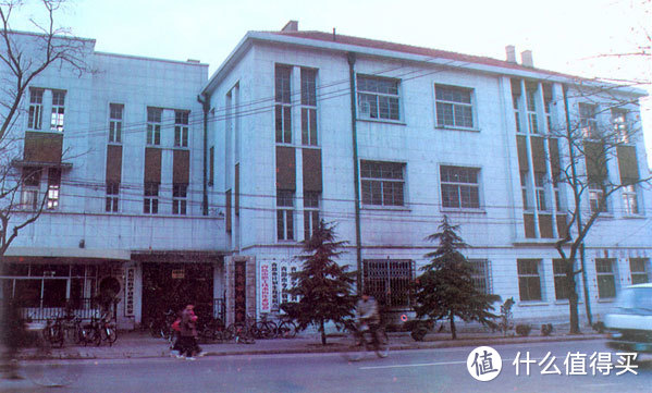 1969年，海信前身“青岛无线电二厂”成立。