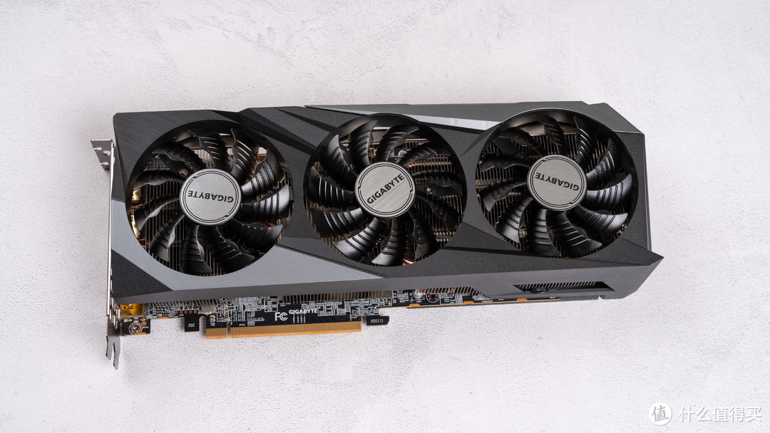 技嘉RX 6800 GAMING OC显卡开箱测试，满载温度低超频性能强