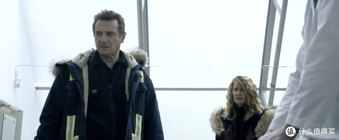 Liam Neeson在《冷血追杀》中穿HELLY HANSEN Daybreaker 抓绒夹克，摘自Product Placement Blog