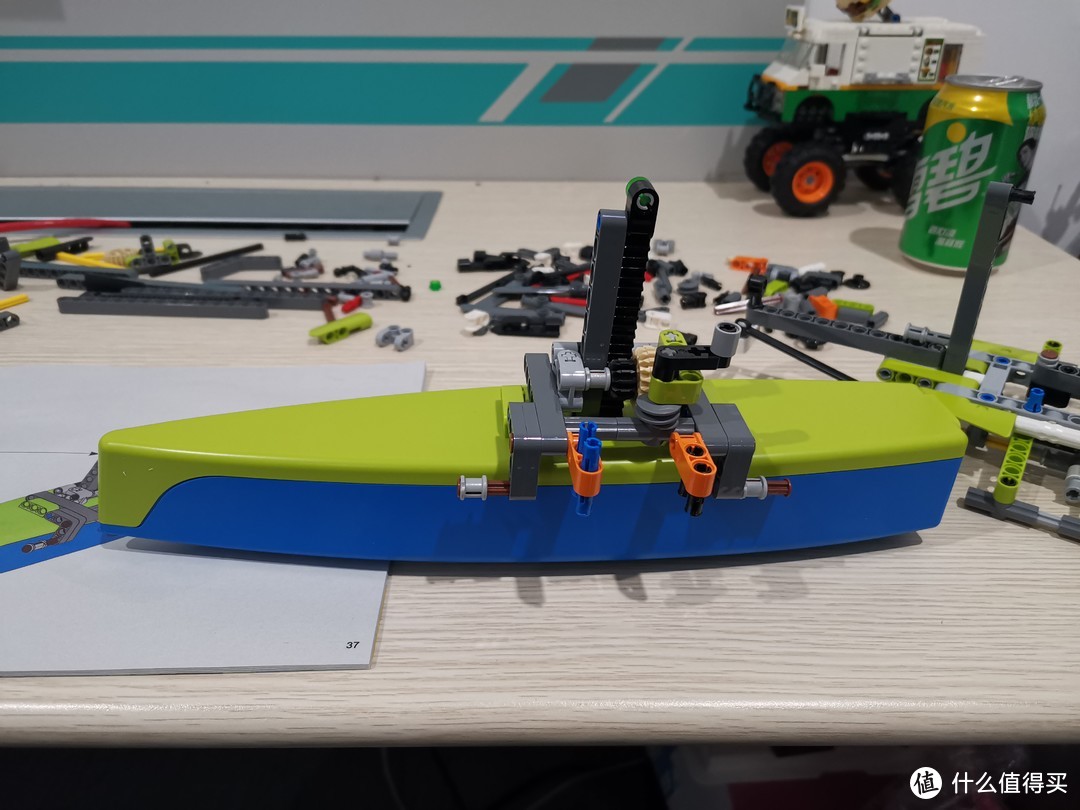 LEGO 科技机械组系列 42105 漂浮双体船 评测